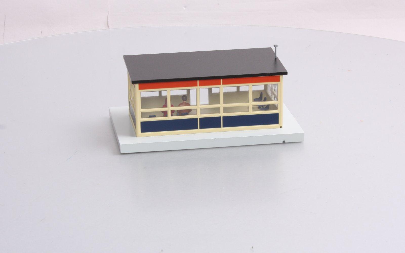 Lionel 6-52540 O Gauge LCAA 2009 Passenger Shelter NIB
