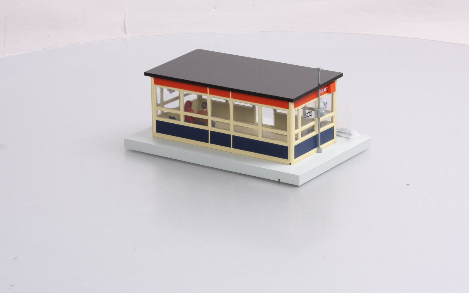 Lionel 6-52540 O Gauge LCAA 2009 Passenger Shelter NIB