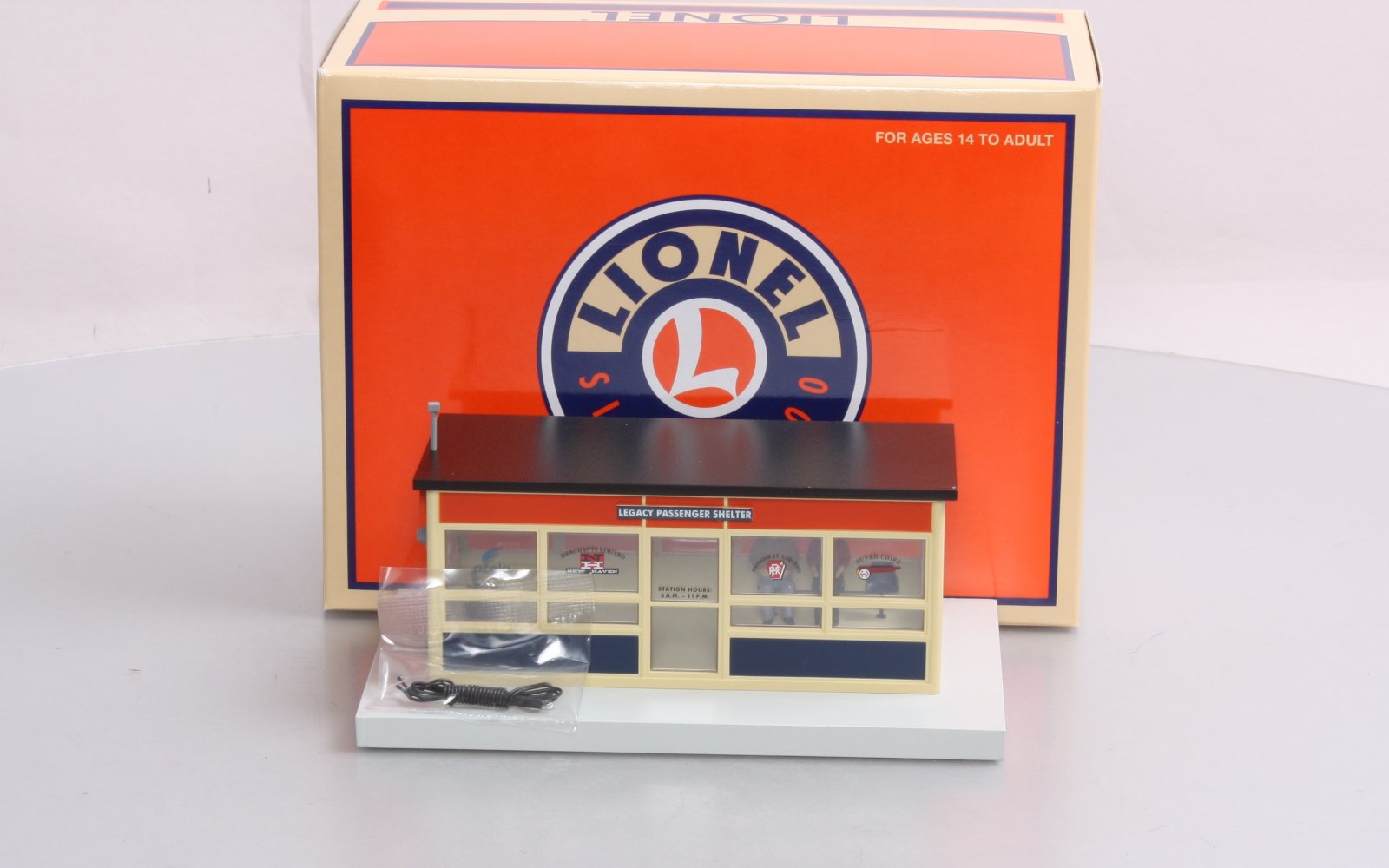 Lionel 6-52540 O Gauge LCAA 2009 Passenger Shelter NIB
