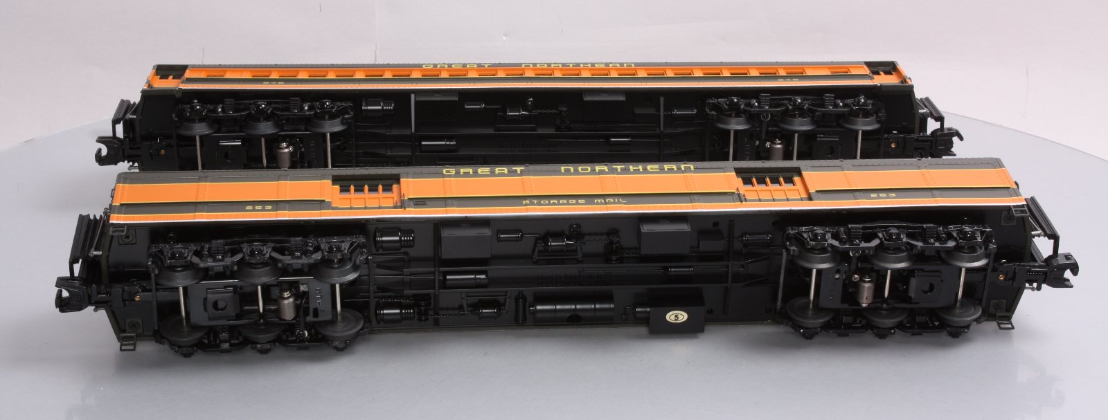 MTH 20-44011 O Great Northern 70' Madison Baggage/Coach LN/Box