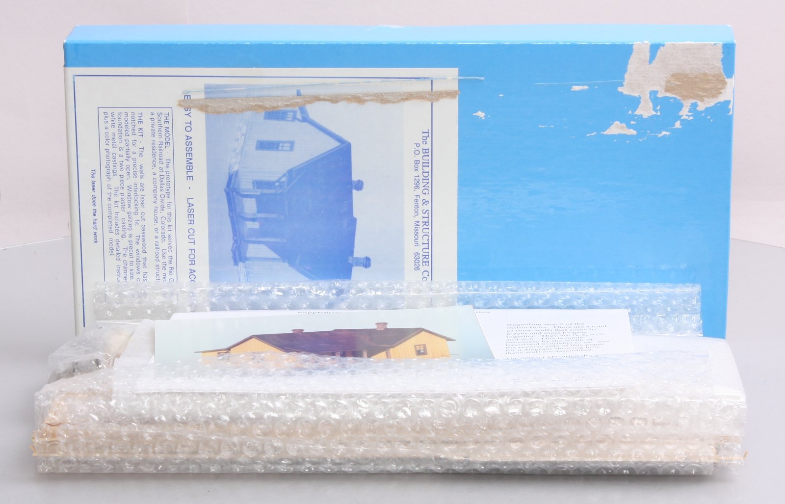 The Building & Structure 6025 HO Scale Dallas Divide Section House Kit