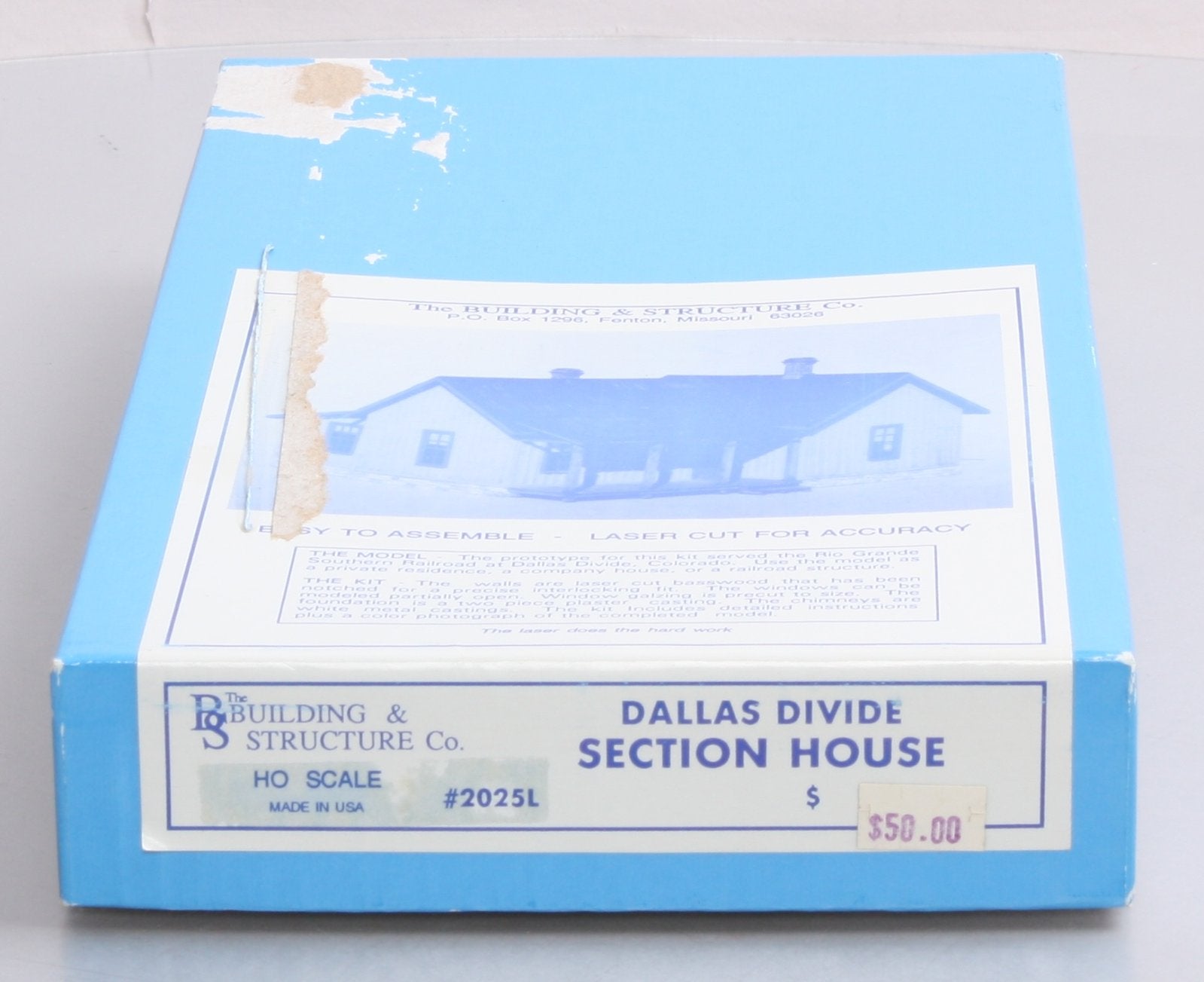 The Building & Structure 6025 HO Scale Dallas Divide Section House Kit
