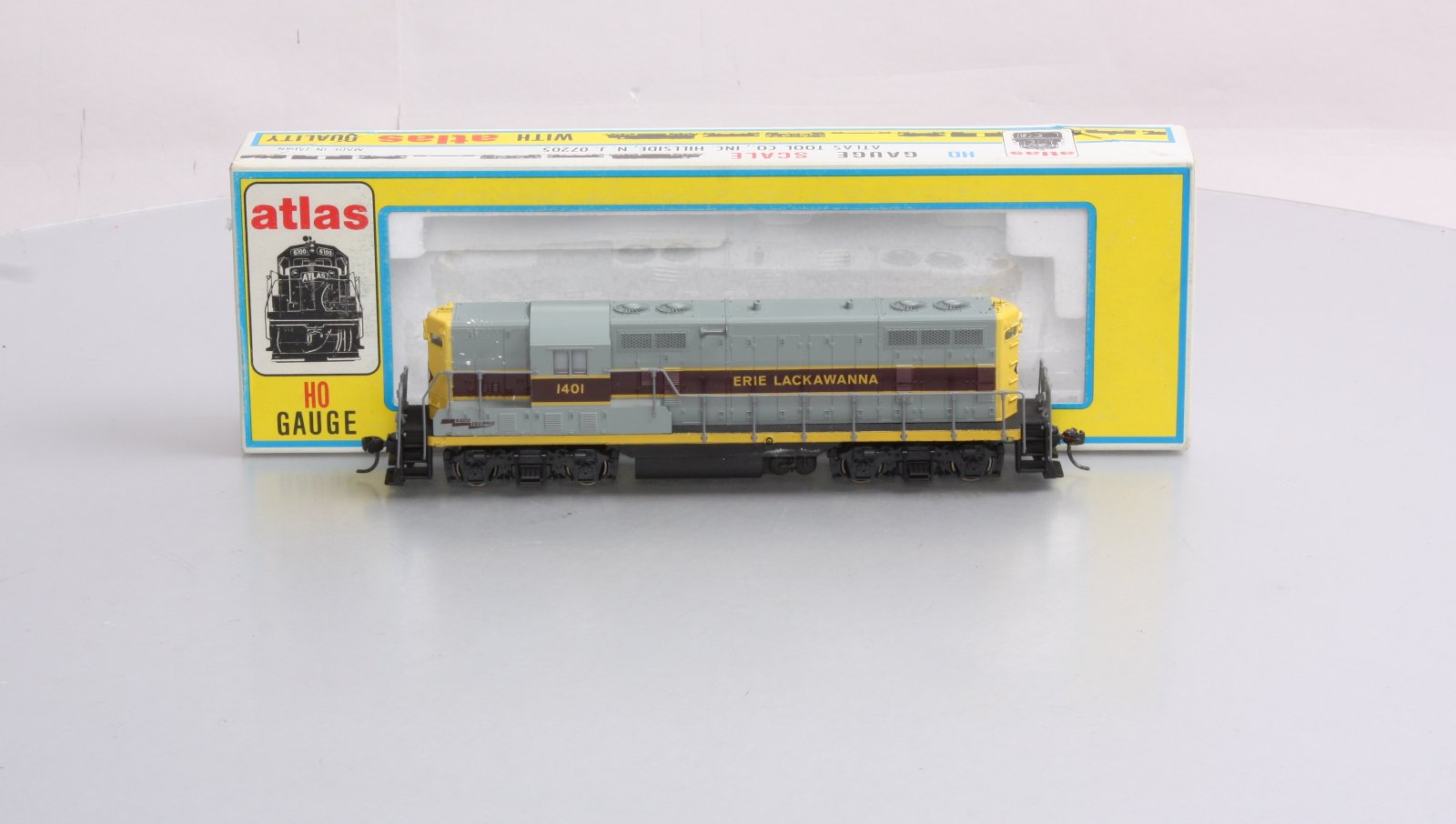 Atlas 8211 HO Scale Erie Lackawanna GP-7 Powered Diesel Locomotive #1401 LN/Box