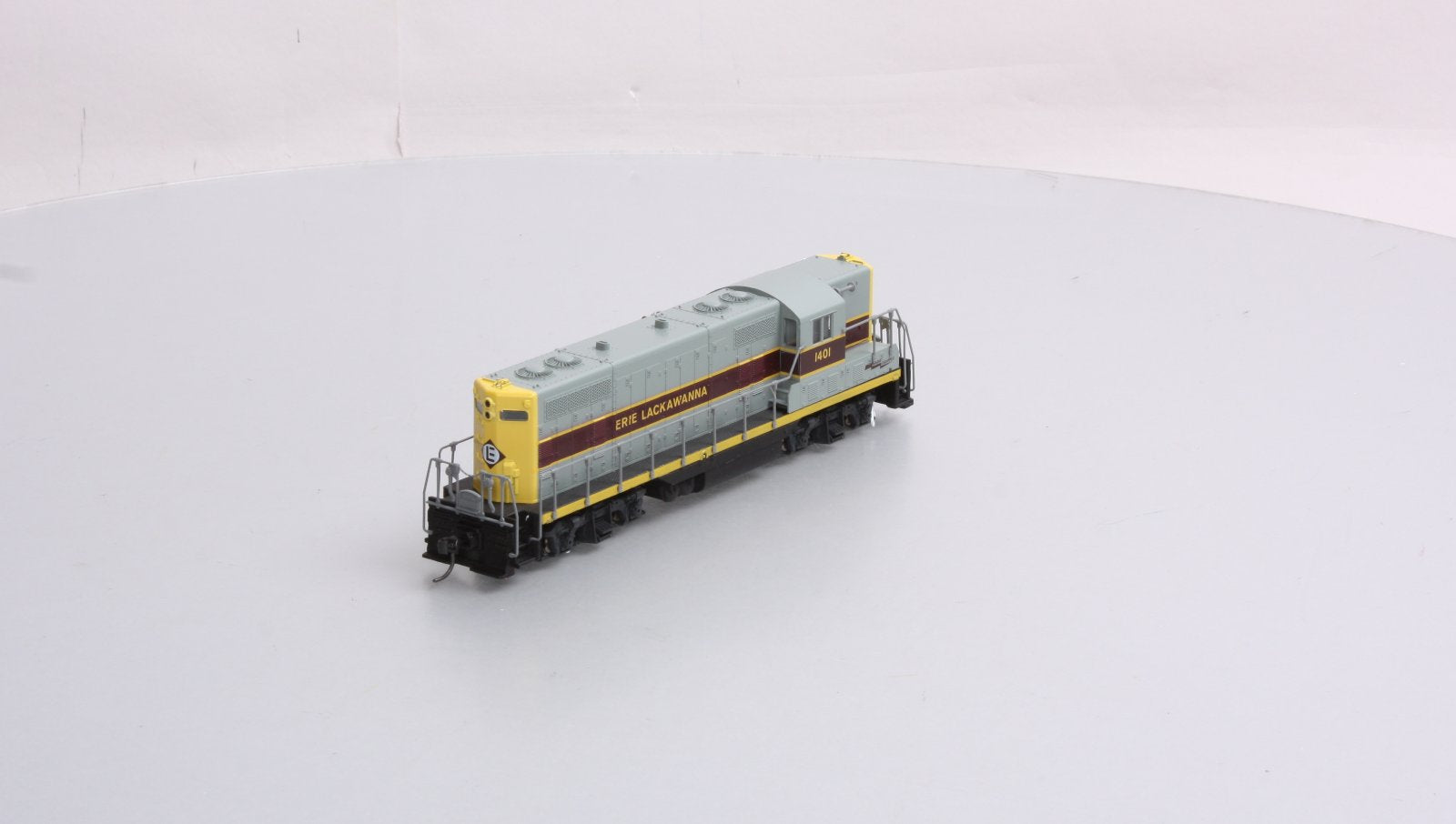 Atlas 8211 HO Scale Erie Lackawanna GP-7 Powered Diesel Locomotive #1401 LN/Box