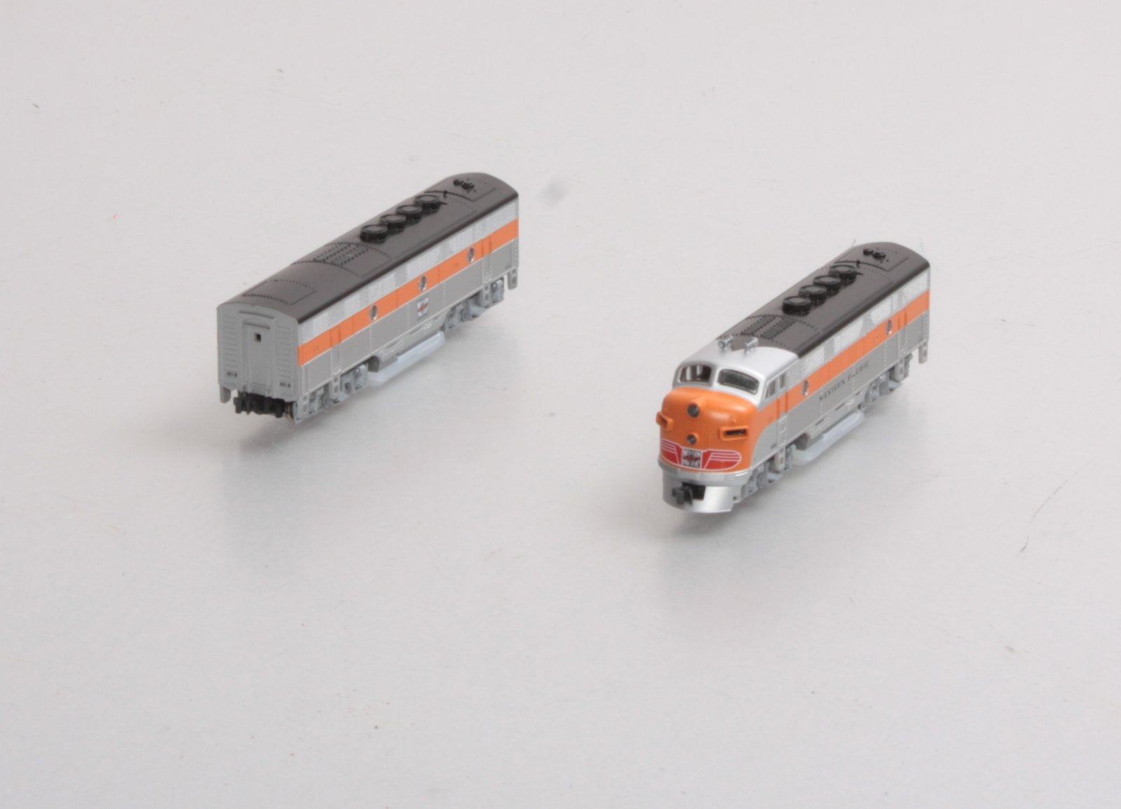 Kato 106-0302 N Scale Western Pacific F3 A/B Diesel Locomotive Set LN/Box