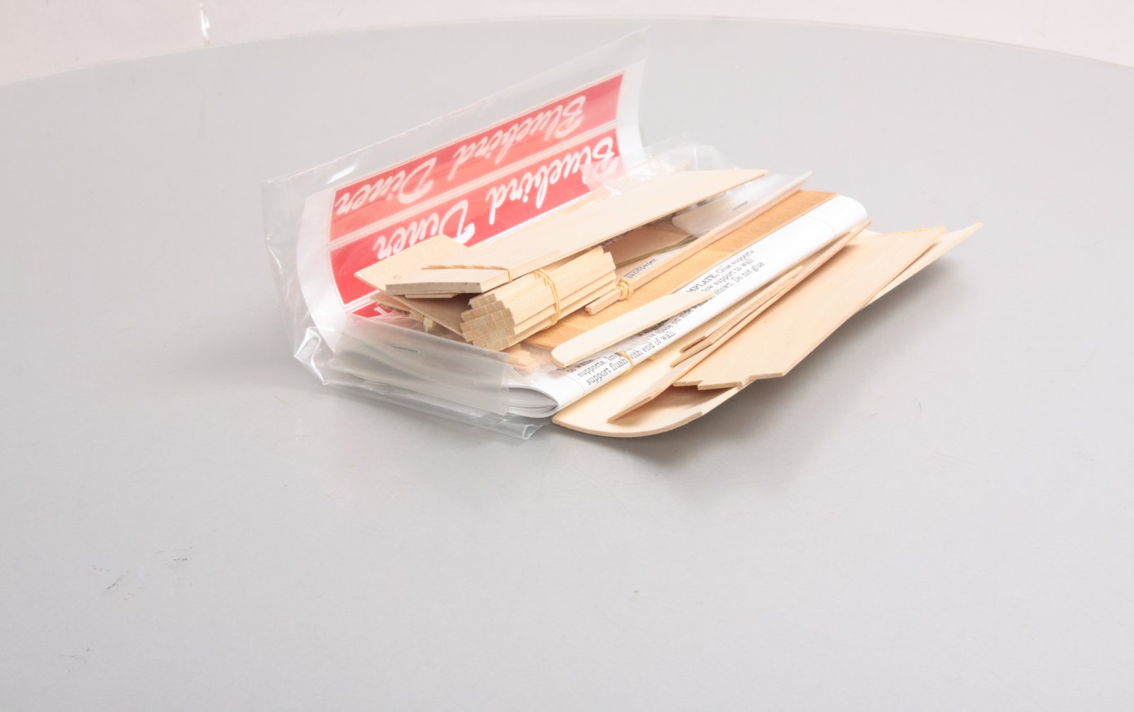 Twin Whistle Sign & Kit Co. O Scale Old-Fashioned Whistlestop Diner Building Kit