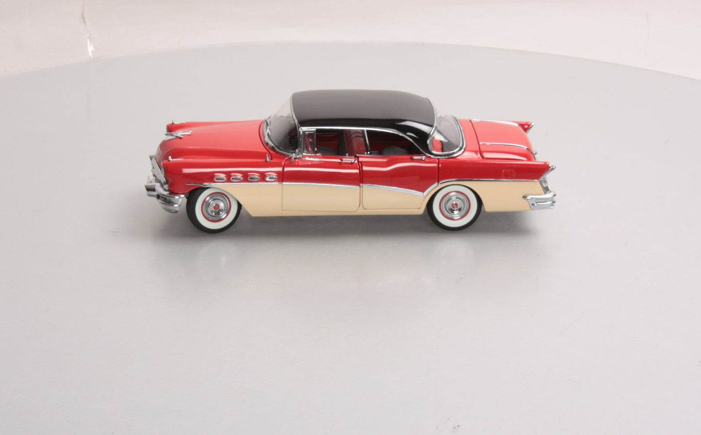 Danbury Mint 1956 1:24 1956 Buick Roadmaster 4-Door Riviera LN/Box