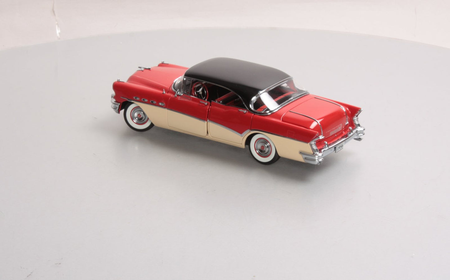 Danbury Mint 1956 1:24 1956 Buick Roadmaster 4-Door Riviera LN/Box