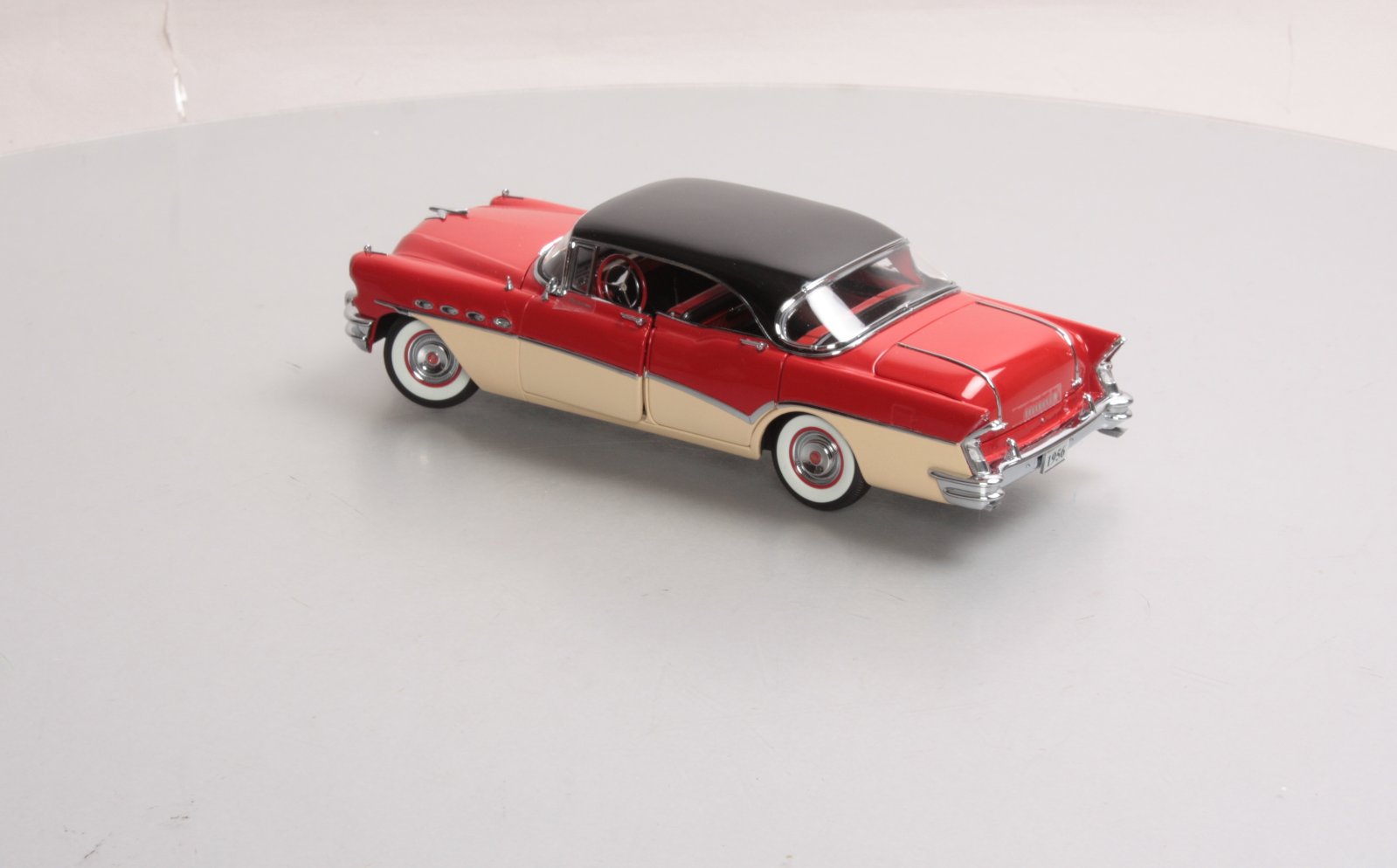 Danbury Mint 1956 1:24 1956 Buick Roadmaster 4-Door Riviera LN/Box