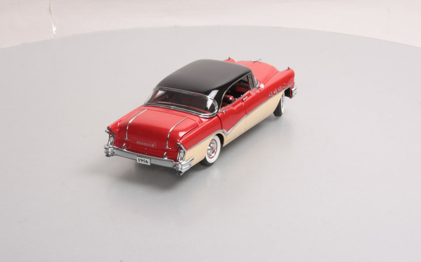 Danbury Mint 1956 1:24 1956 Buick Roadmaster 4-Door Riviera LN/Box