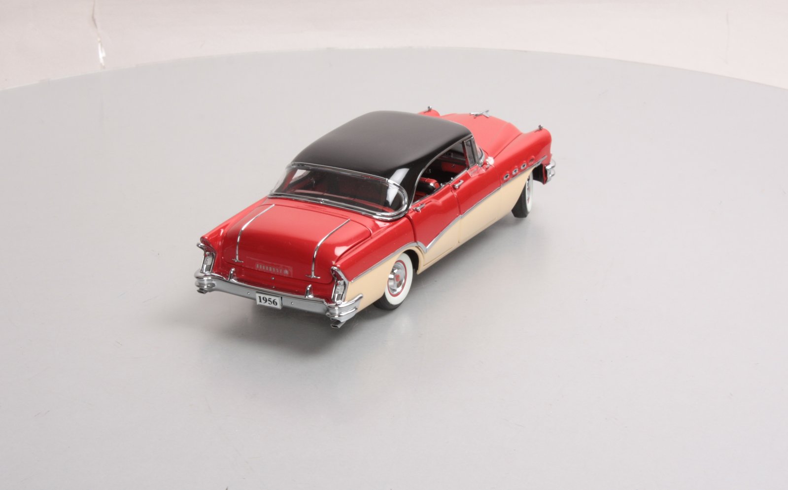 Danbury Mint 1956 1:24 1956 Buick Roadmaster 4-Door Riviera LN/Box
