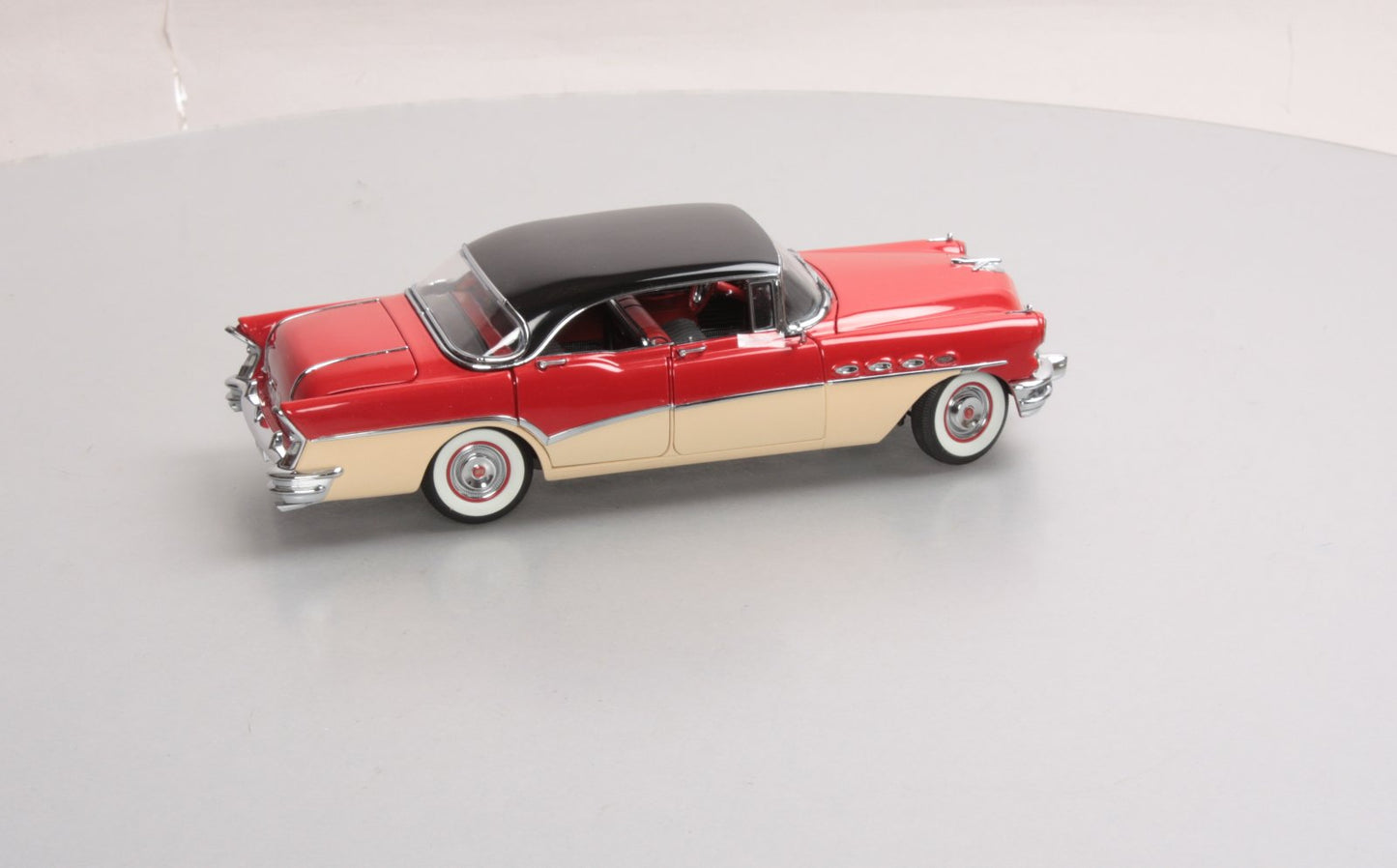 Danbury Mint 1956 1:24 1956 Buick Roadmaster 4-Door Riviera LN/Box