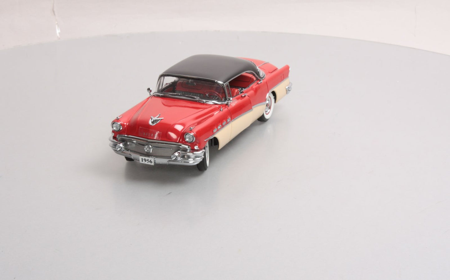 Danbury Mint 1956 1:24 1956 Buick Roadmaster 4-Door Riviera LN/Box