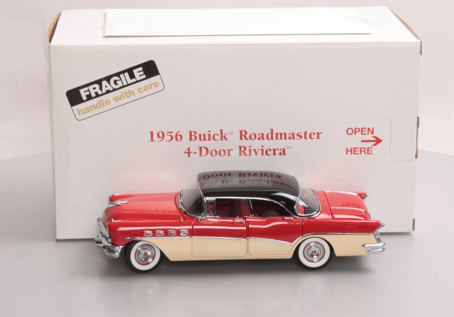 Danbury Mint 1956 1:24 1956 Buick Roadmaster 4-Door Riviera LN/Box