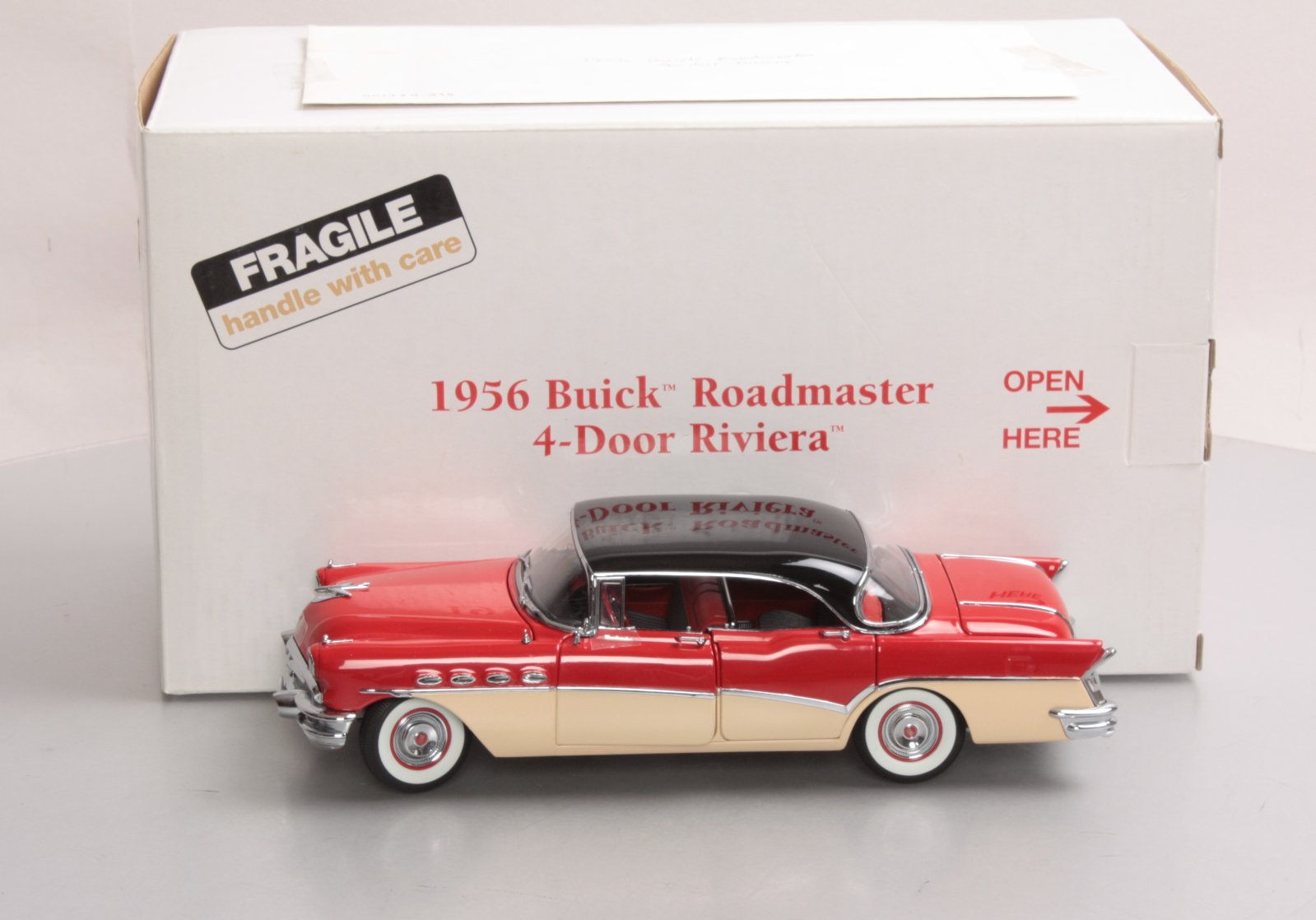 Danbury Mint 1956 1:24 1956 Buick Roadmaster 4-Door Riviera LN/Box