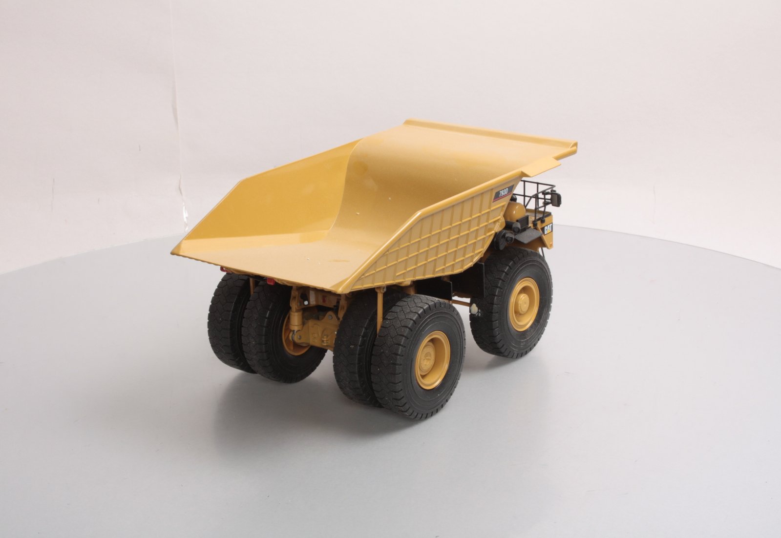 Norscot 55151 1:50 Scale Diecast Caterpillar 793D Off Highway Truck LN/Box