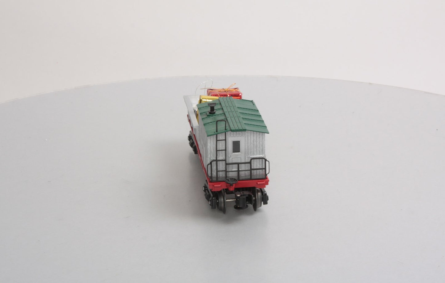 Lionel 6-26527 O Gauge Christmas Caboose w/Load of Presents LN/Box