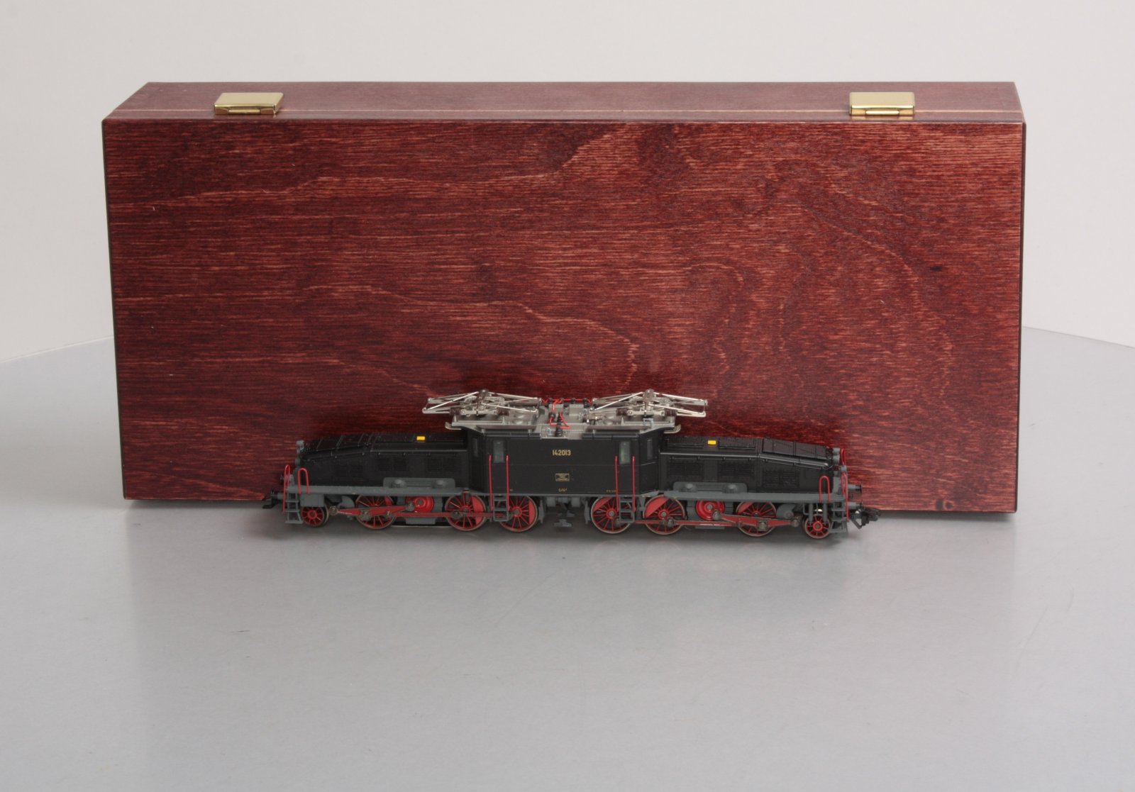 Marklin 37567 HO Scale 2013 Toyfair Black Dealer Crocodile w