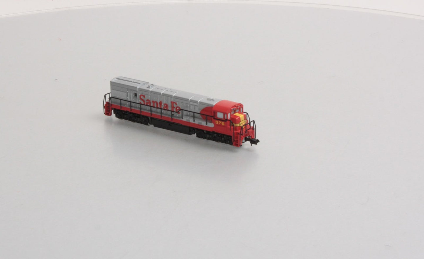 Minitrix T12006 N Scale Santa Fe GEU25B Diesel Locomotive #576 LN/Box