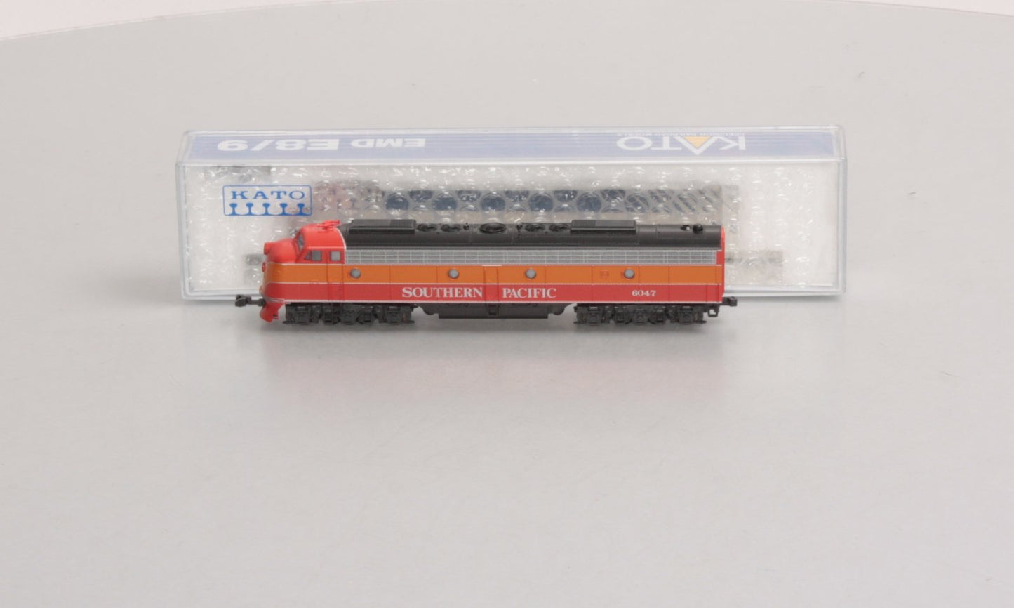 Kato 176-281 N Scale Southern Pacific Daylight E8/9A Diesel Locomotive #6047 LN/Box