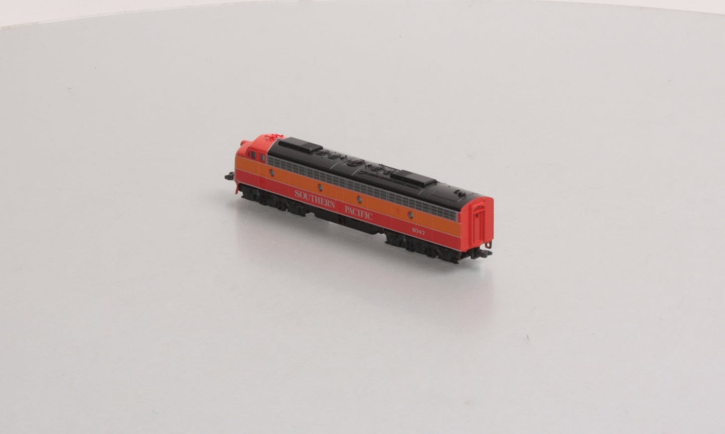 Kato 176-281 N Scale Southern Pacific Daylight E8/9A Diesel Locomotive #6047 LN/Box