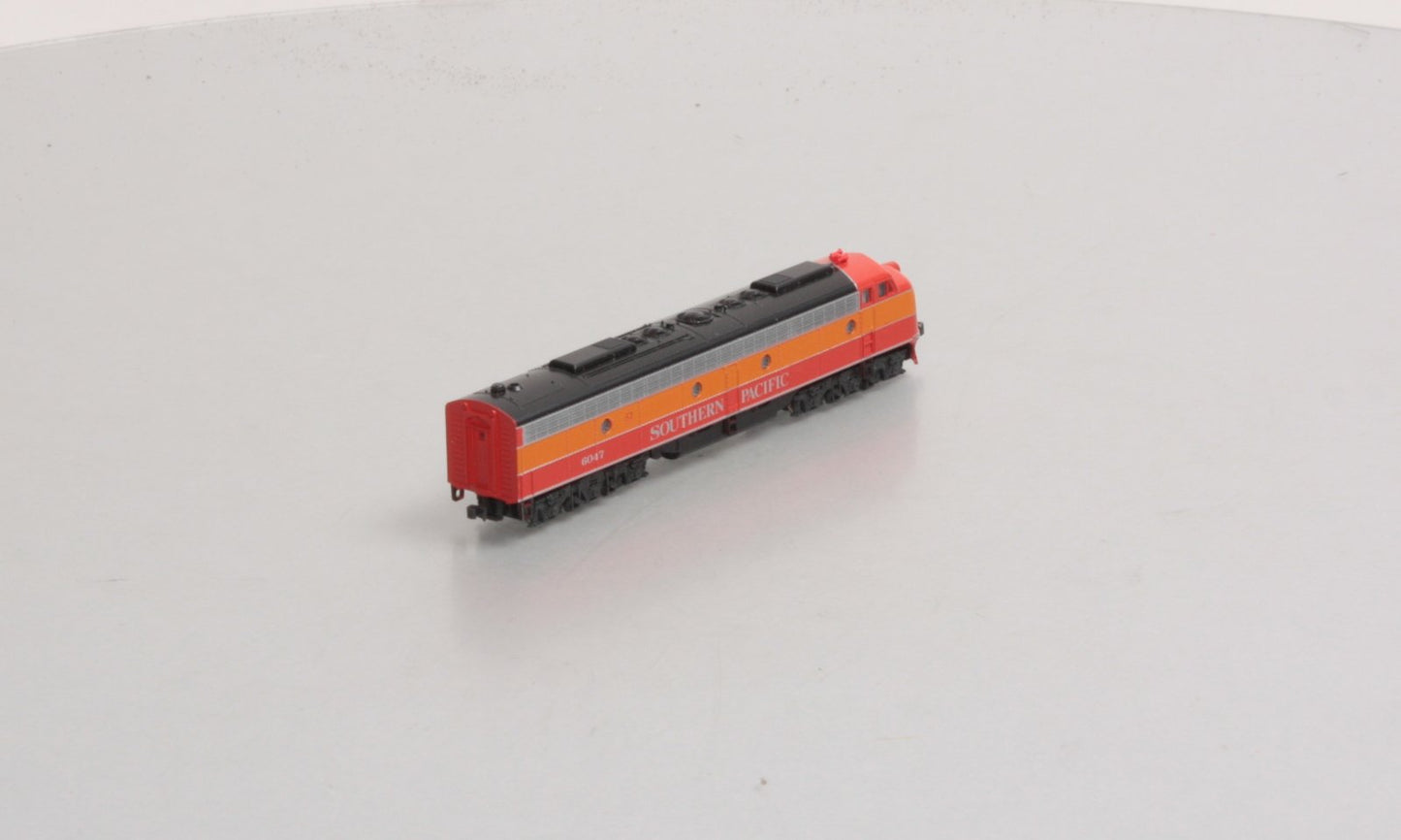 Kato 176-281 N Scale Southern Pacific Daylight E8/9A Diesel Locomotive #6047 LN/Box