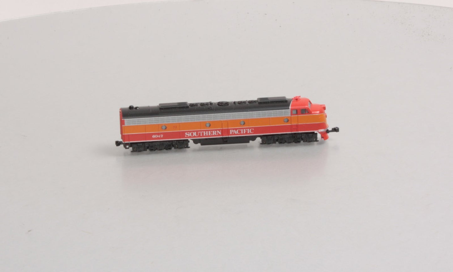 Kato 176-281 N Scale Southern Pacific Daylight E8/9A Diesel Locomotive #6047 LN/Box