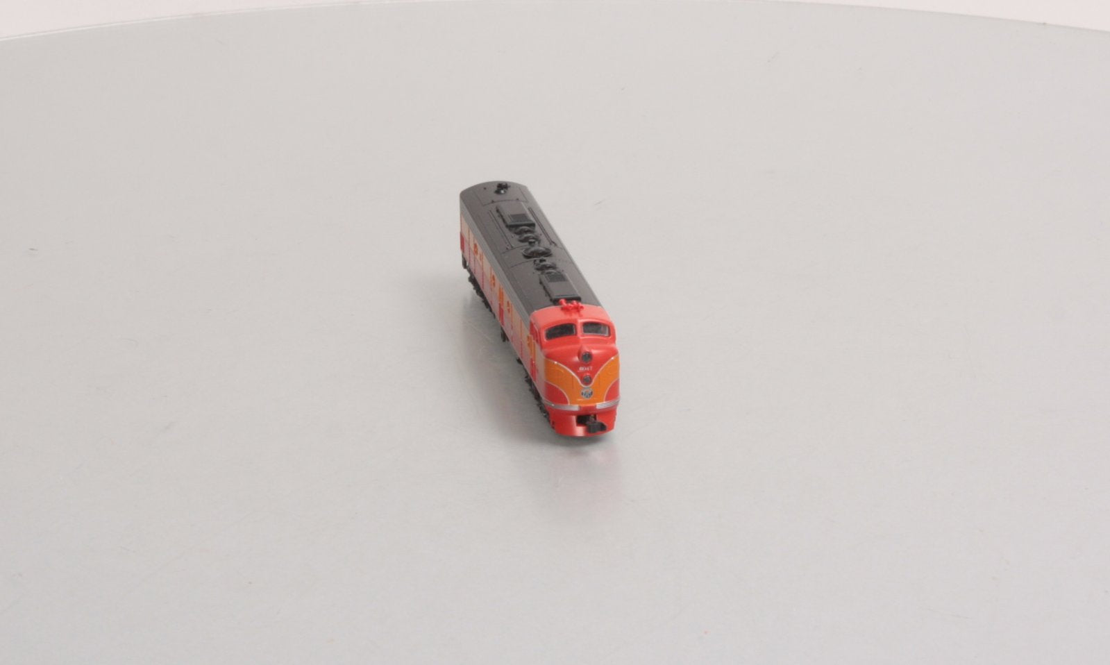 Kato 176-281 N Scale Southern Pacific Daylight E8/9A Diesel Locomotive #6047 LN/Box