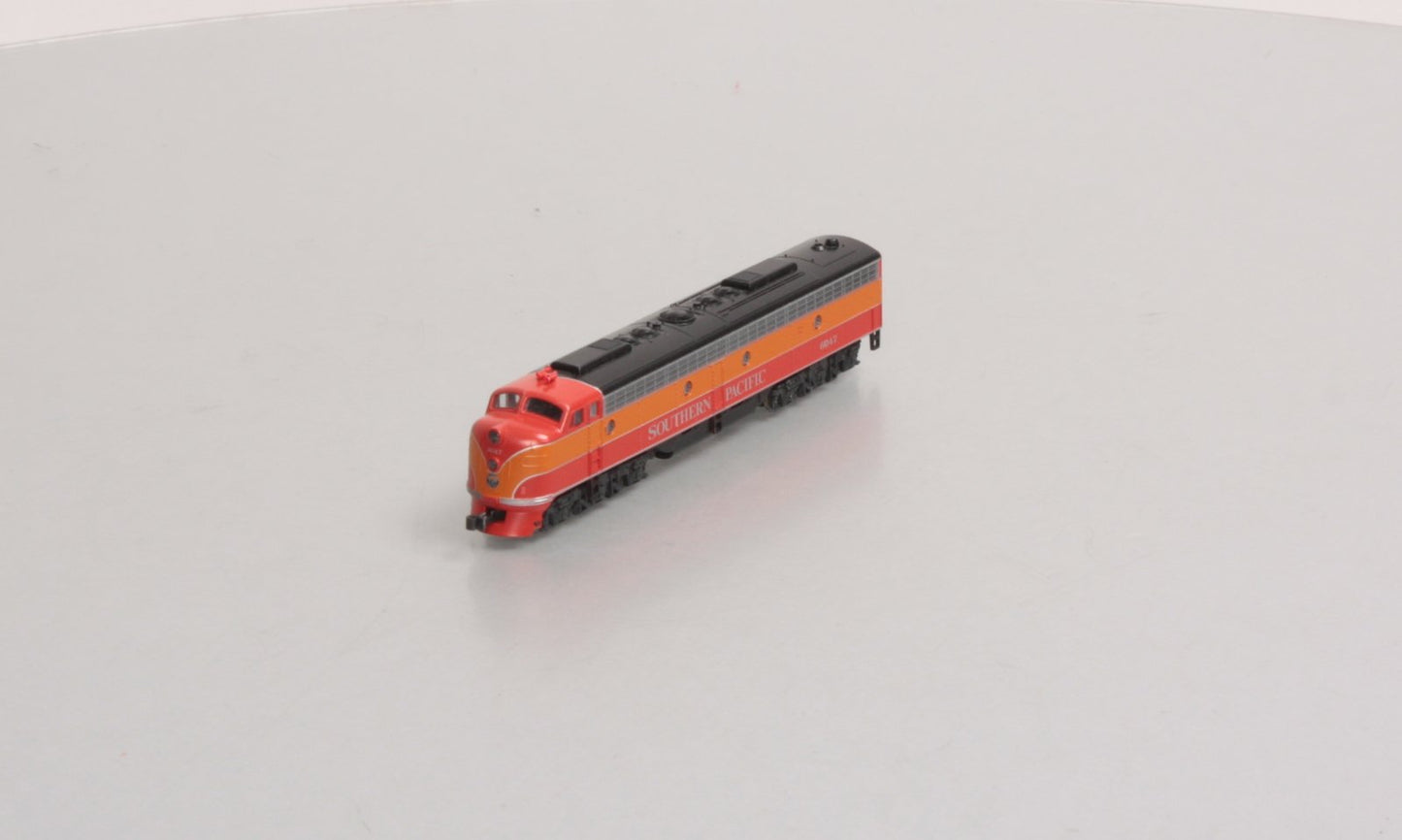 Kato 176-281 N Scale Southern Pacific Daylight E8/9A Diesel Locomotive #6047 LN/Box