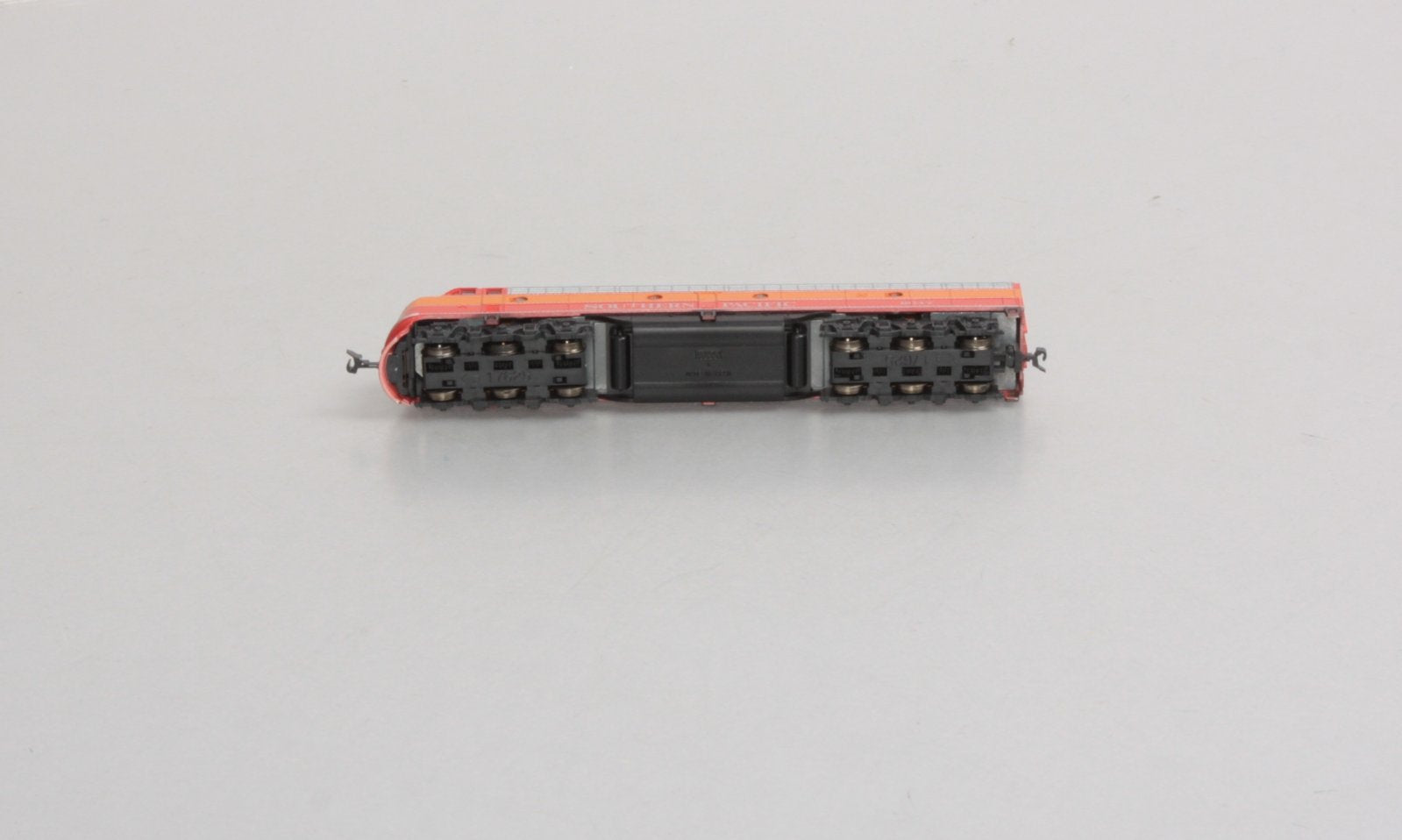 Kato 176-281 N Scale Southern Pacific Daylight E8/9A Diesel Locomotive #6047 LN/Box