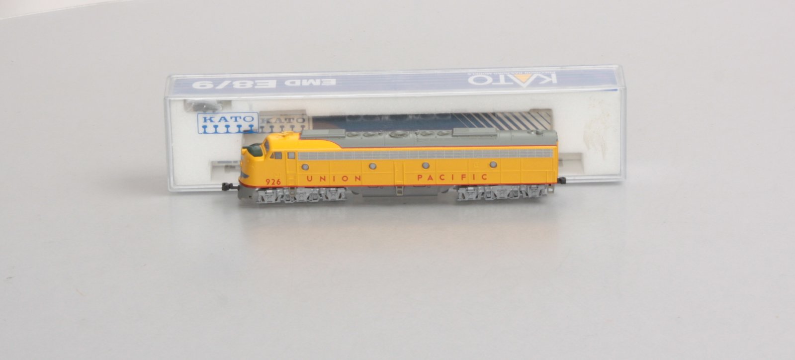 Kato 176-265 N Scale Union Pacific E8/9A Diesel Engine #926 LN/Box