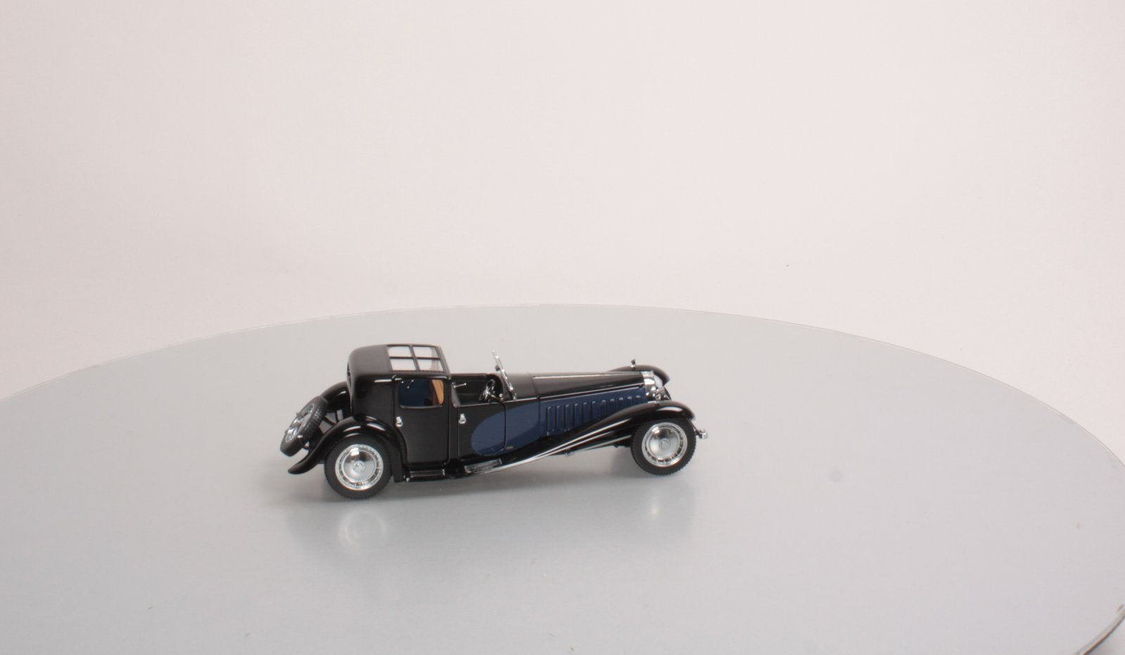Franklin Mint B11RB69 1:24 Scale 1930 Bugatti Royale Coupe Napoleon NEW