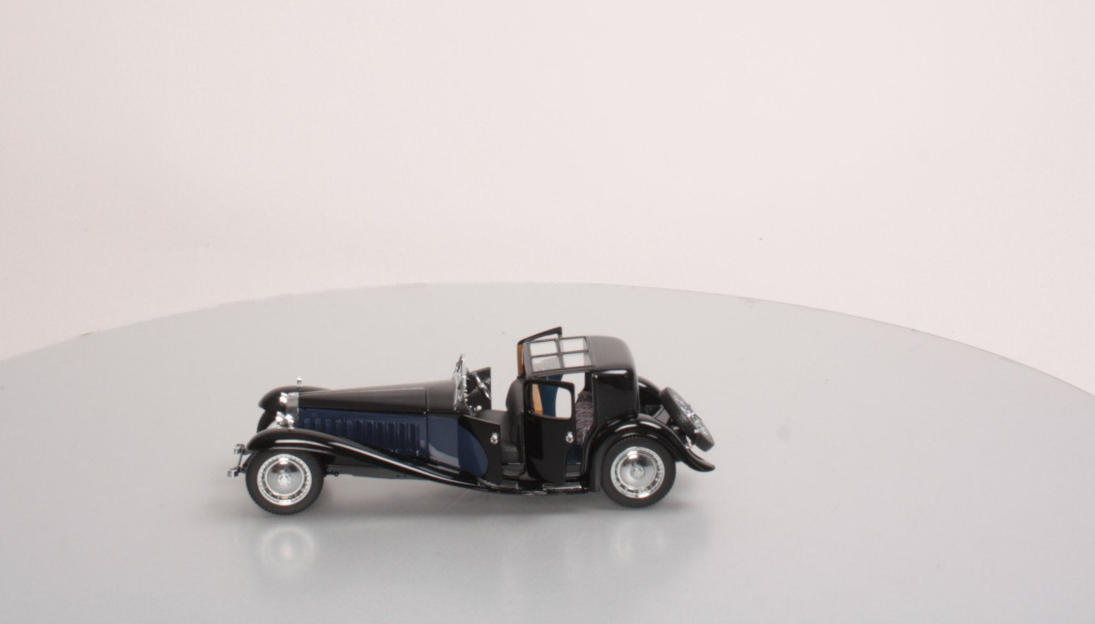 Franklin Mint B11RB69 1:24 Scale 1930 Bugatti Royale Coupe Napoleon NEW