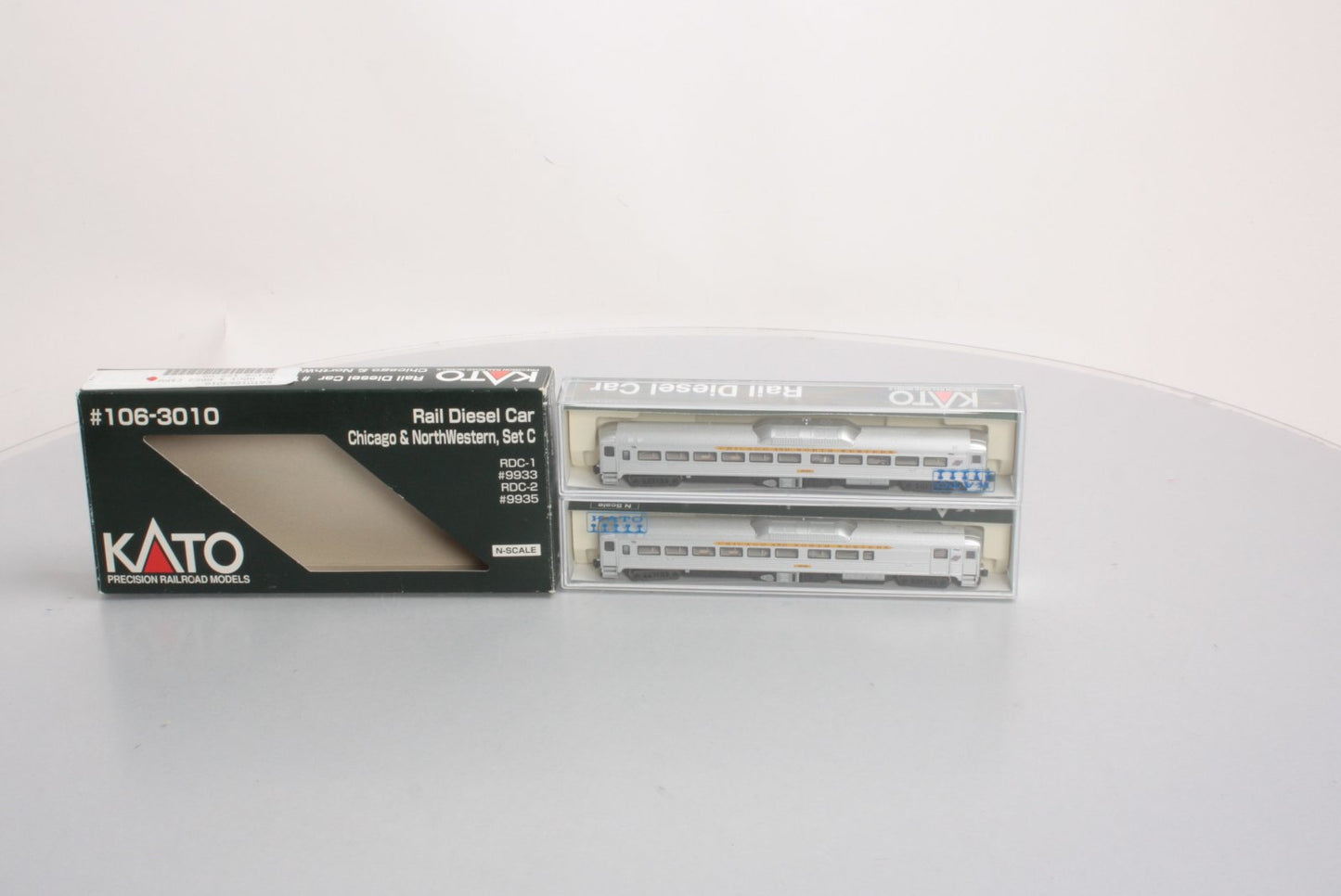 Kato 106-3010 N Scale C&NW Budd RDC-1 #9933 & RDC2 #9935 Set