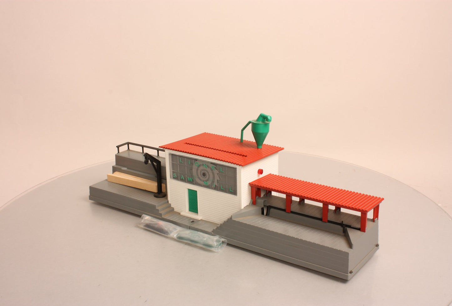 Lionel 6-37919 O Scale Operating Sawmill Accessory EX/Box