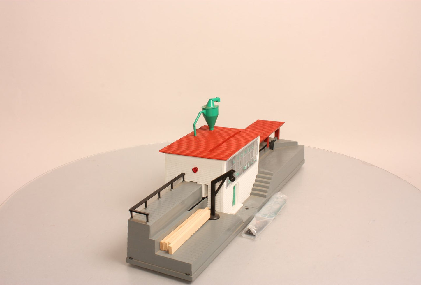 Lionel 6-37919 O Scale Operating Sawmill Accessory EX/Box