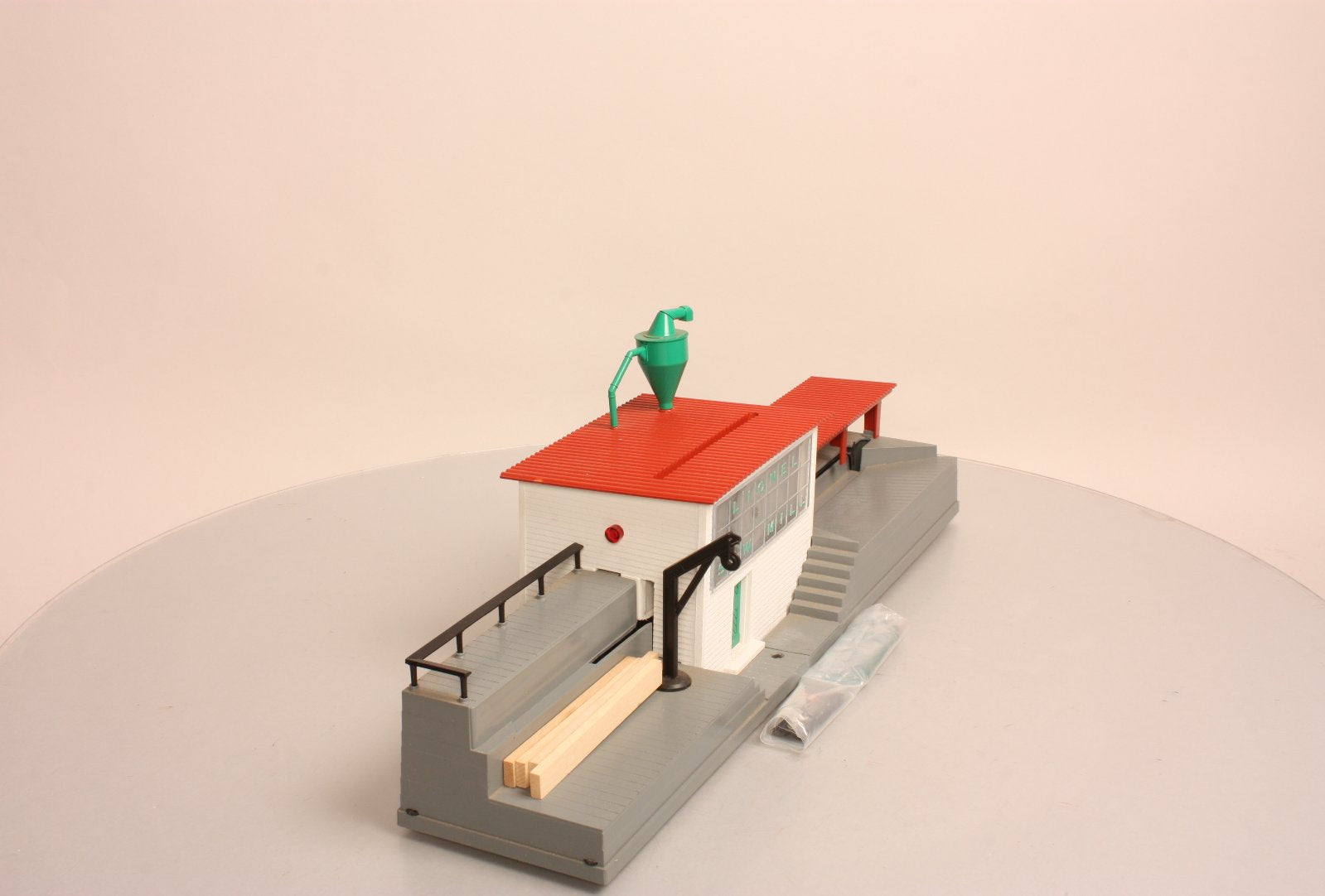Lionel 6-37919 O Scale Operating Sawmill Accessory EX/Box