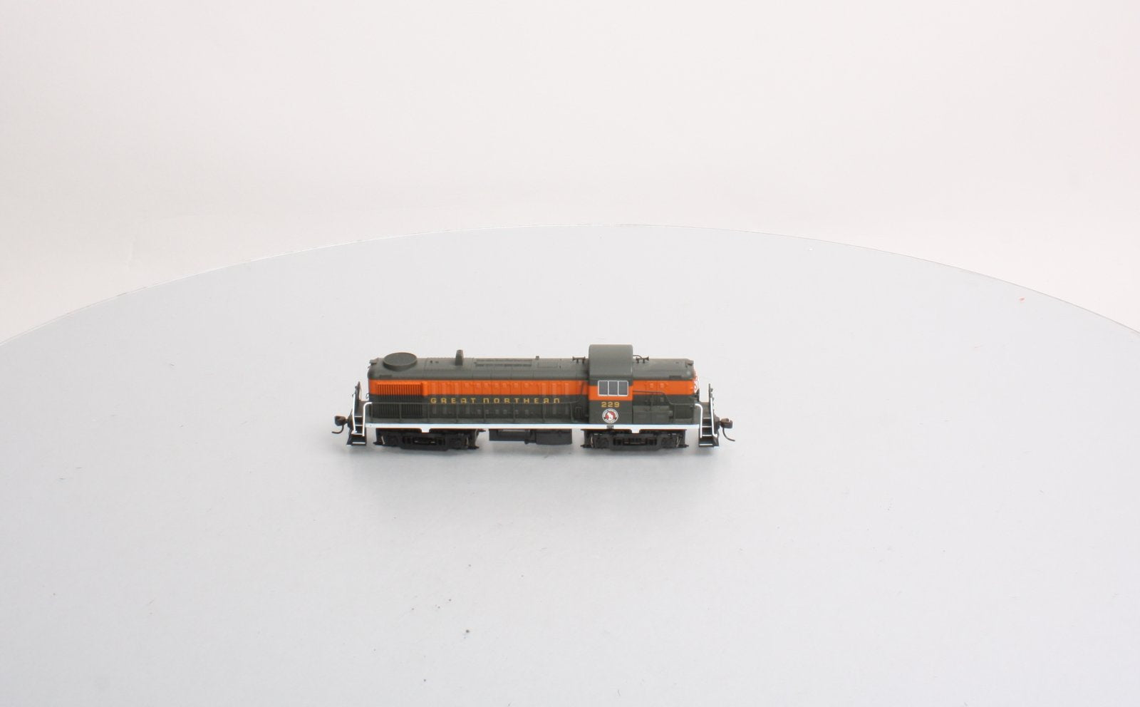Atlas 42056 HO Great Northern RS-3 #229 Diesel Locomotive Standard DC #229