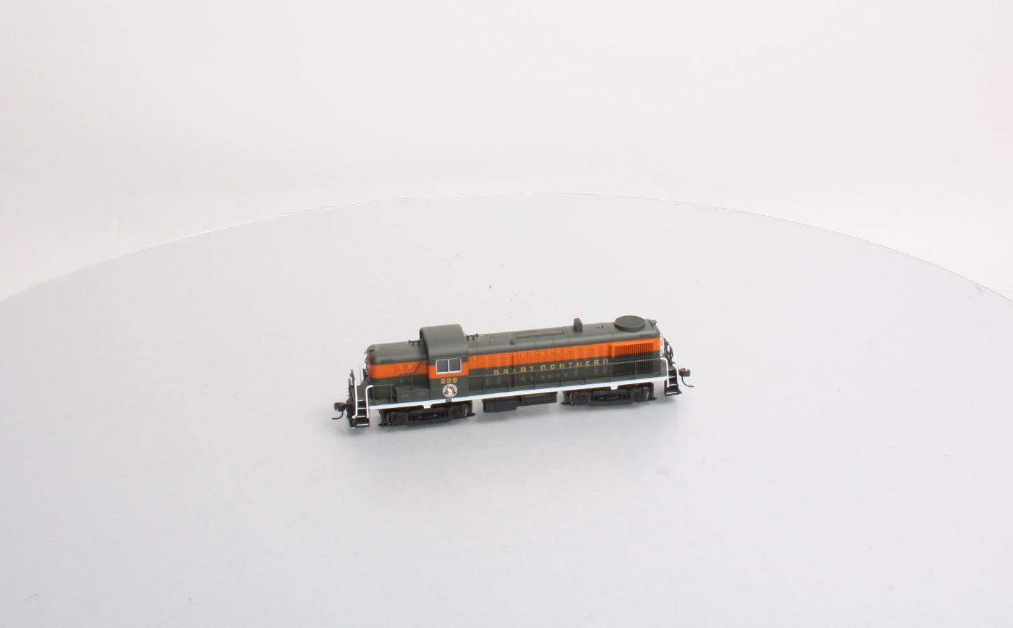 Atlas 42056 HO Great Northern RS-3 #229 Diesel Locomotive Standard DC #229