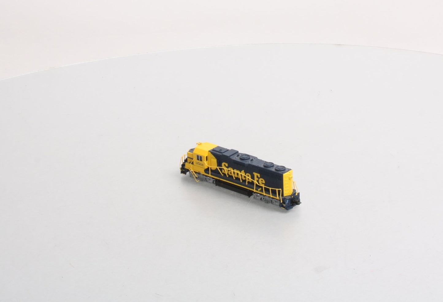 Atlas 49805 N Scale Santa Fe GP-38 Powered Diesel Locomotive LN/Box