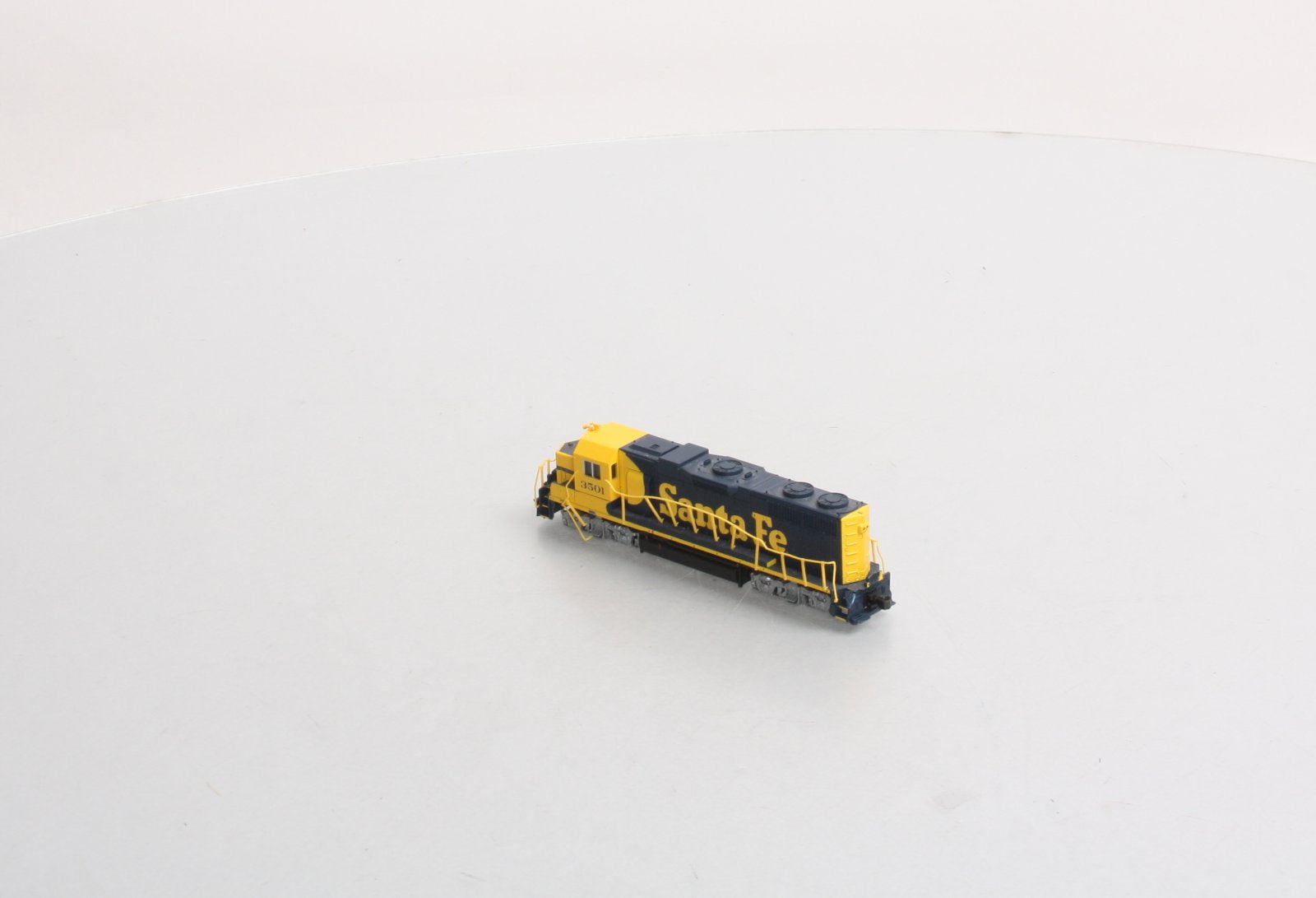 Atlas 49805 N Scale Santa Fe GP-38 Powered Diesel Locomotive LN/Box