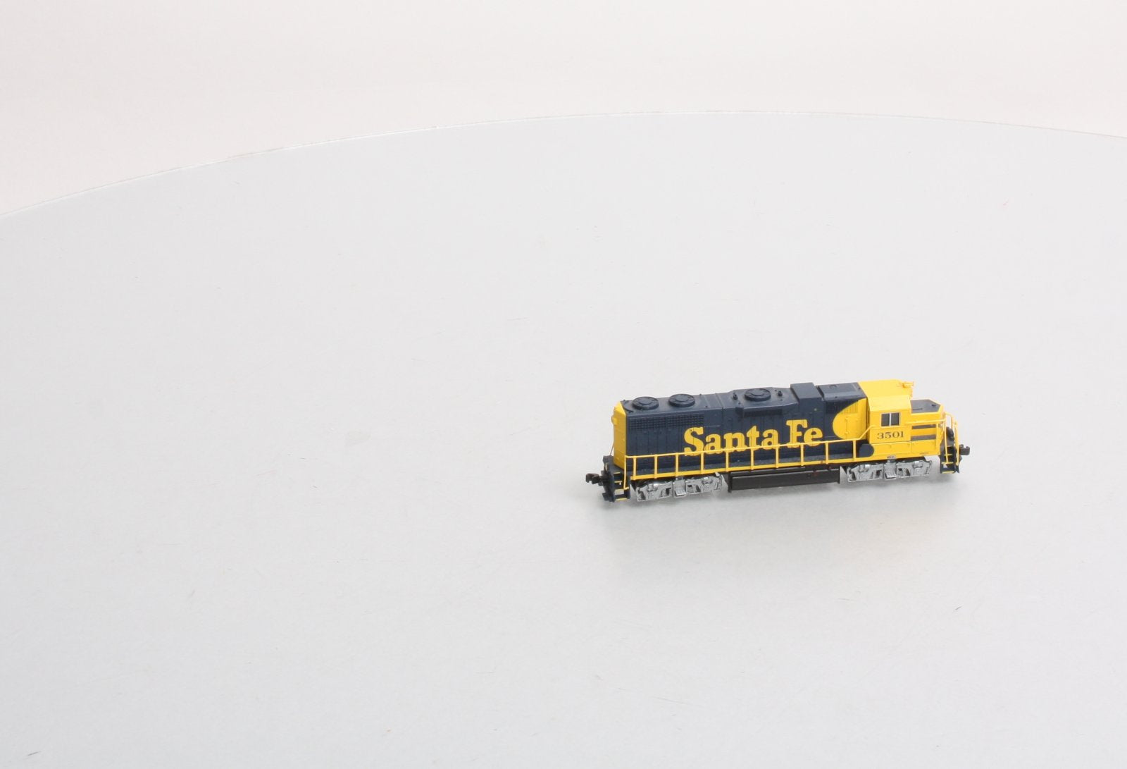 Atlas 49805 N Scale Santa Fe GP-38 Powered Diesel Locomotive LN/Box