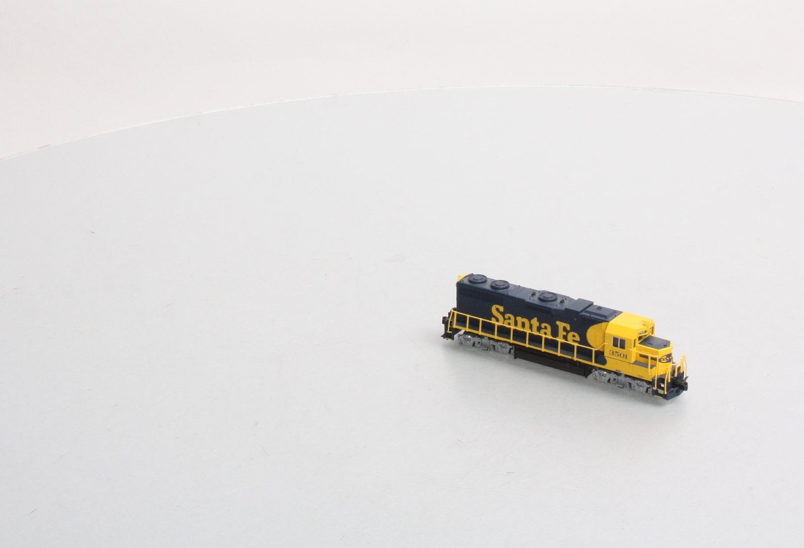 Atlas 49805 N Scale Santa Fe GP-38 Powered Diesel Locomotive LN/Box