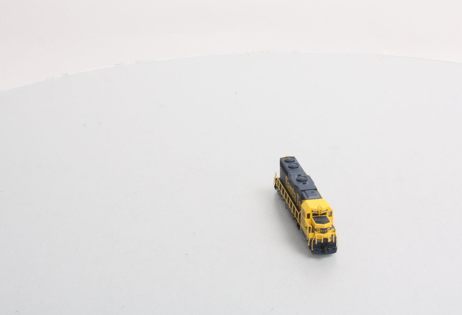 Atlas 49805 N Scale Santa Fe GP-38 Powered Diesel Locomotive LN/Box