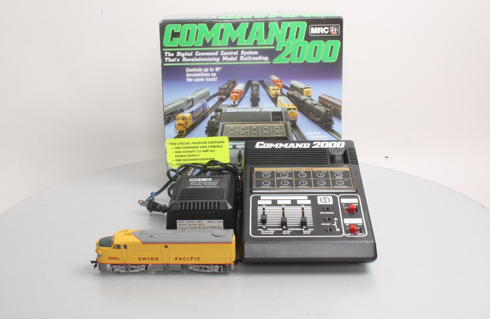 MRC AD110 HO Command 2000 DC Power Pack with Power Supply
