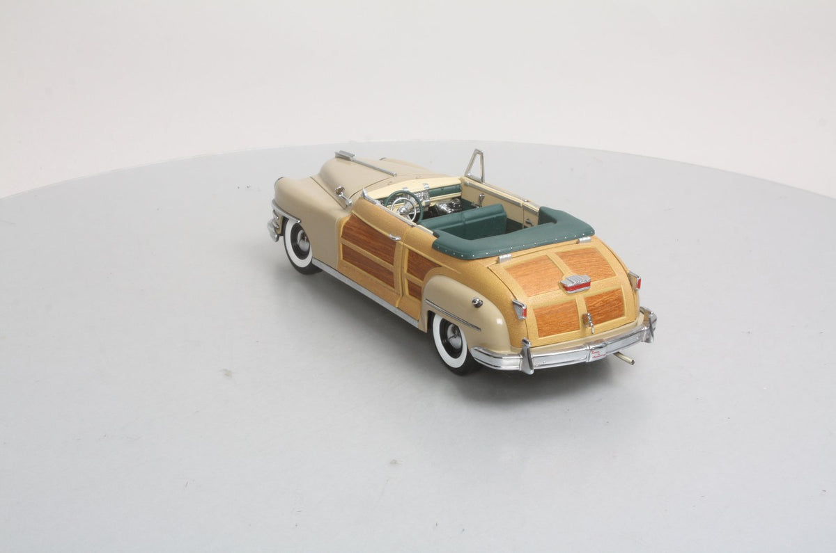 Motor City Classics 5001 1:18 Tan Chrysler Town & Country in Catalina
