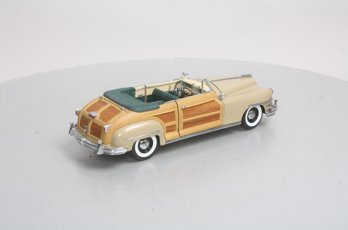Motor City Classics 5001 1:18 Tan Chrysler Town & Country in Catalina