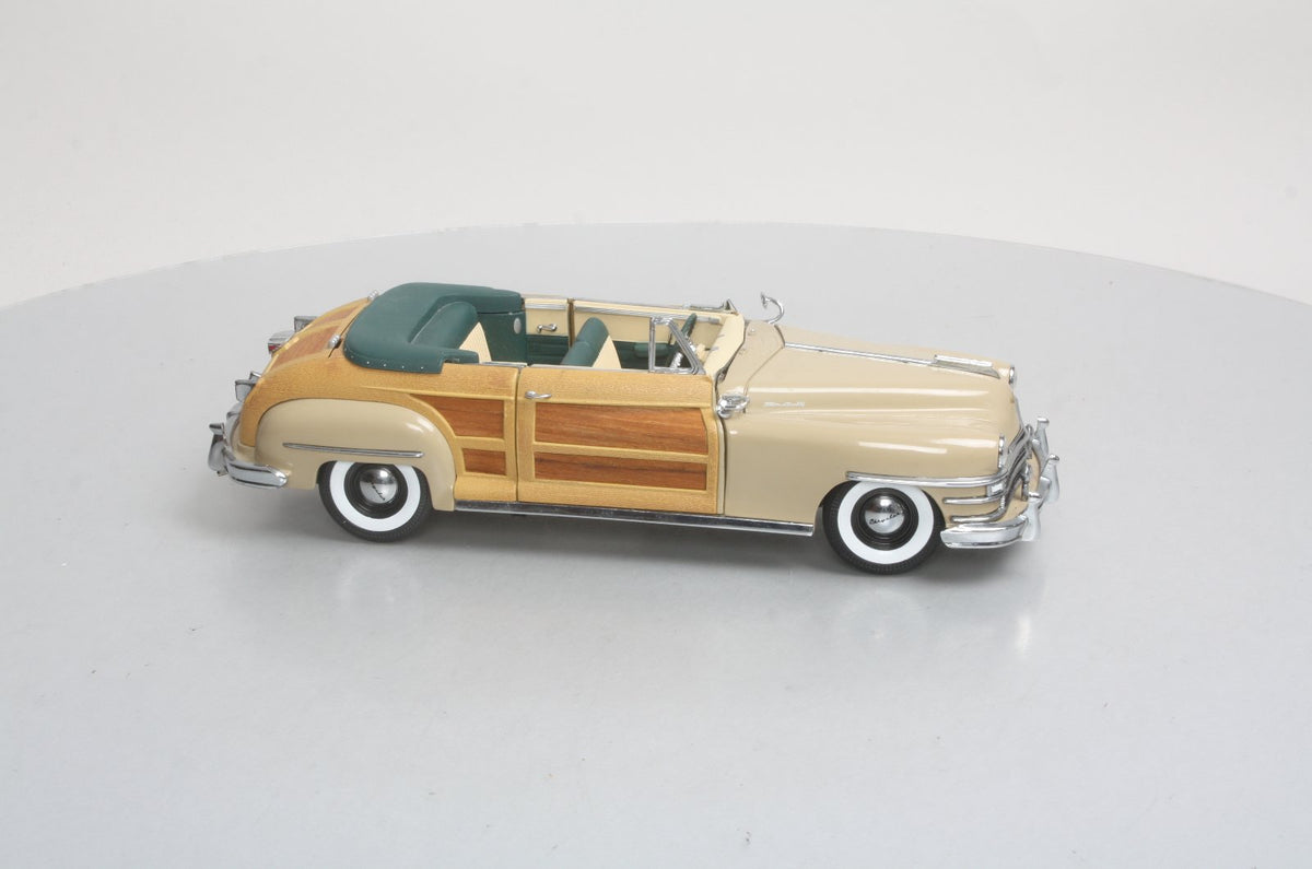 Motor City Classics 5001 1:18 Tan Chrysler Town & Country in Catalina