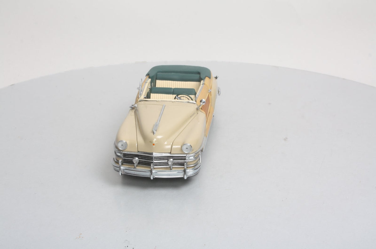 Motor City Classics 5001 1:18 Tan Chrysler Town & Country in Catalina