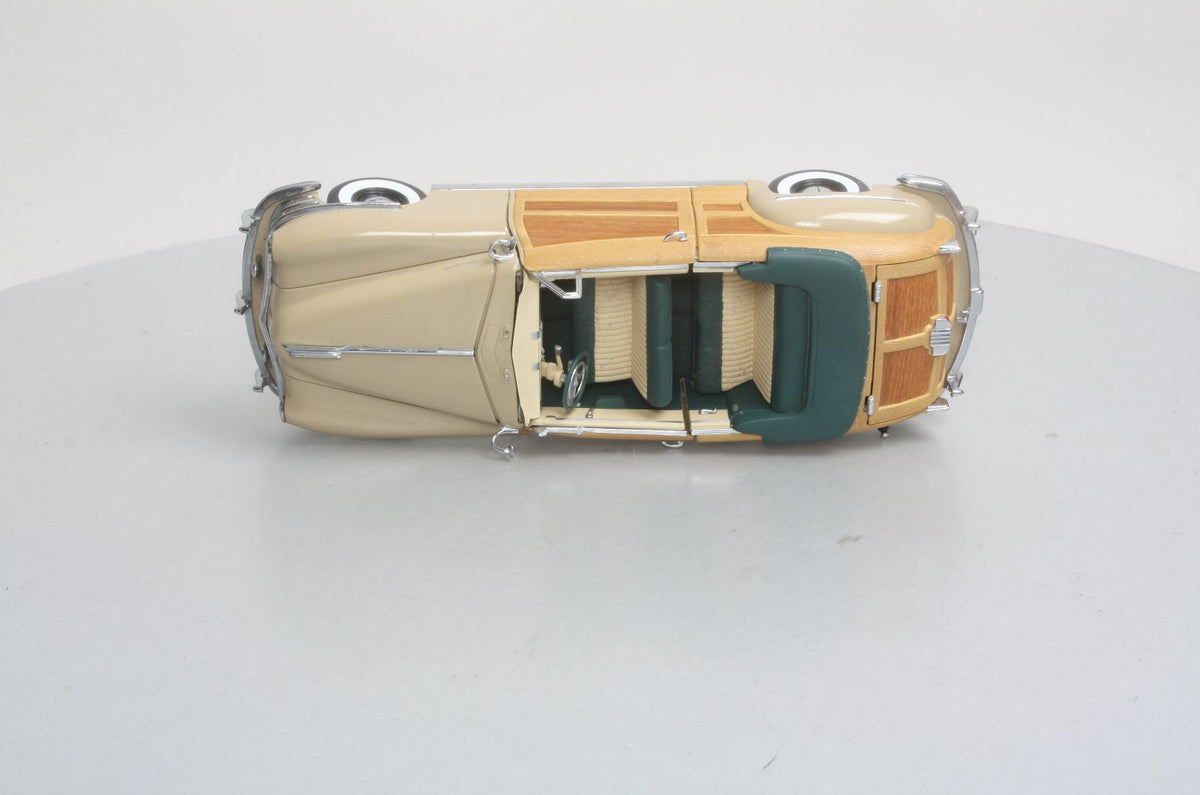 Motor City Classics 5001 1:18 Tan Chrysler Town & Country in Catalina